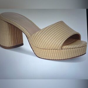 $375 New in Box Veronica Beard Tan Textured Mules Slides sz 10